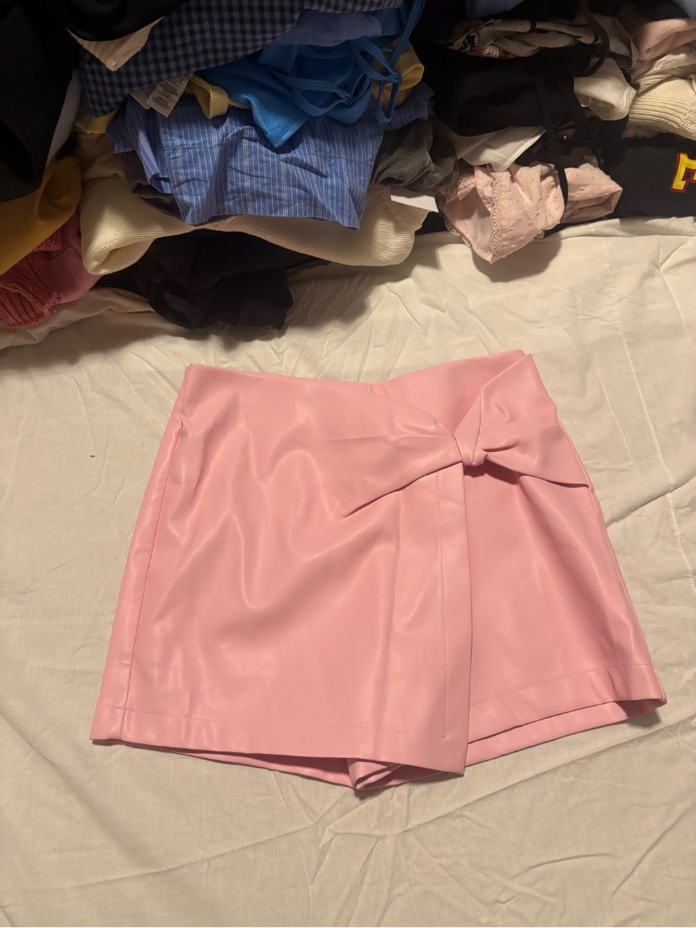 Francesca's Collections Pink Faux-Leather Bow-Front Skort
